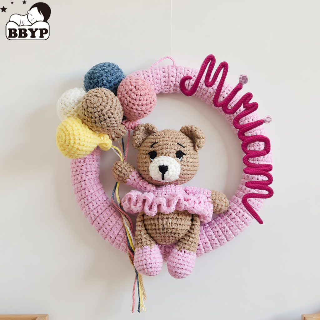 Baby Nursery Artwork - Gepersonaliseerde gehaakte naamkrans met beer en